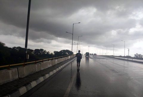 Milind en-route Mumbai amidst rain