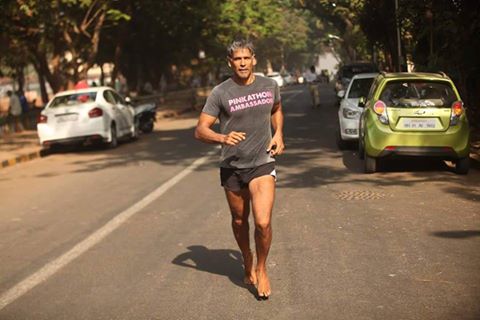 Milind starting his run from Ahmedabad